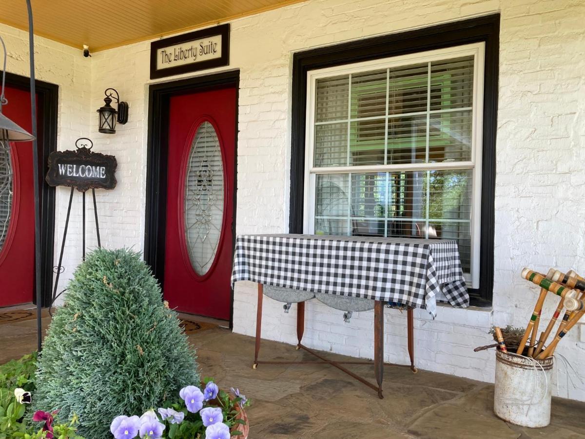 The Old Liberty Schoolhouse Bed & Breakfast Azle Bagian luar foto
