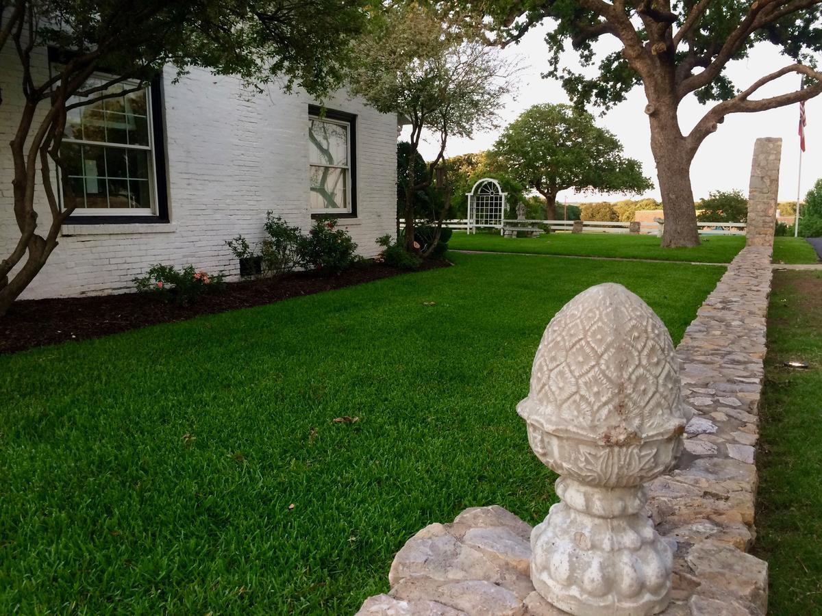The Old Liberty Schoolhouse Bed & Breakfast Azle Bagian luar foto