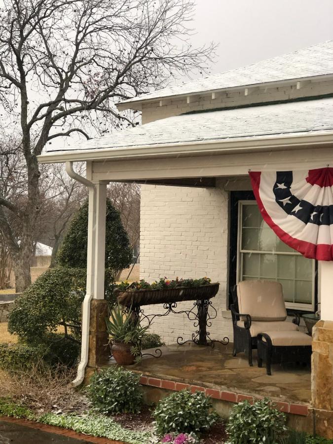 The Old Liberty Schoolhouse Bed & Breakfast Azle Bagian luar foto